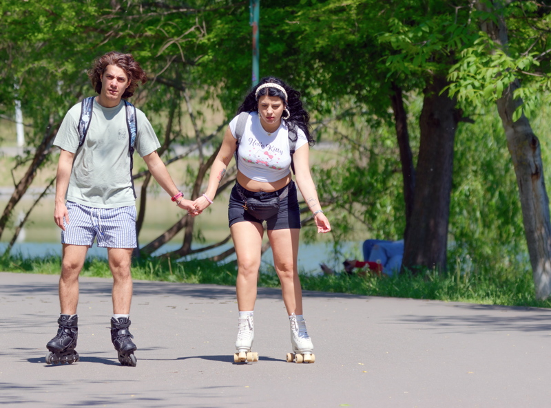Young couple rollerblading in the park